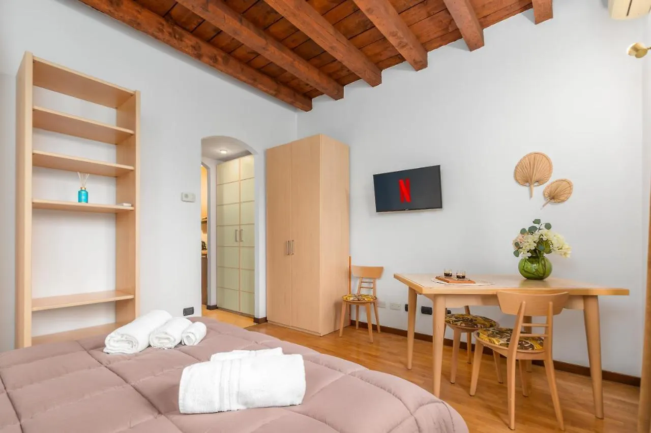 Suite Conciliazione-Centralissima Milano 0*,  Italia